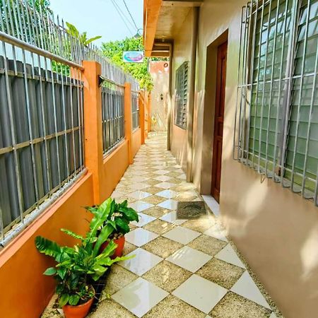 Las Residencias Bed And Breakfast Пуэрто-Принцеса Экстерьер фото