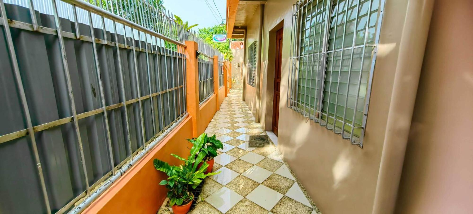 Las Residencias Bed And Breakfast Пуэрто-Принцеса Экстерьер фото