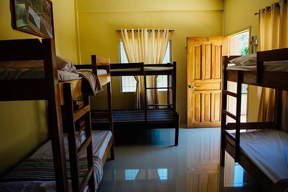 Las Residencias Bed And Breakfast Пуэрто-Принцеса Экстерьер фото